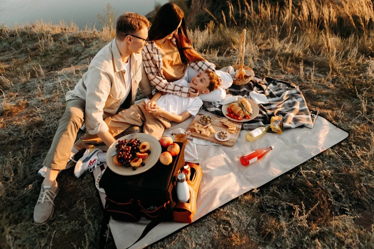 white picnic blanket waterproof