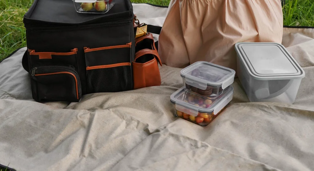 white picnic blanket waterproof